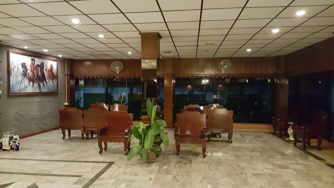 มโนราห์ Hotel Phuket ภายนอก รูปภาพ